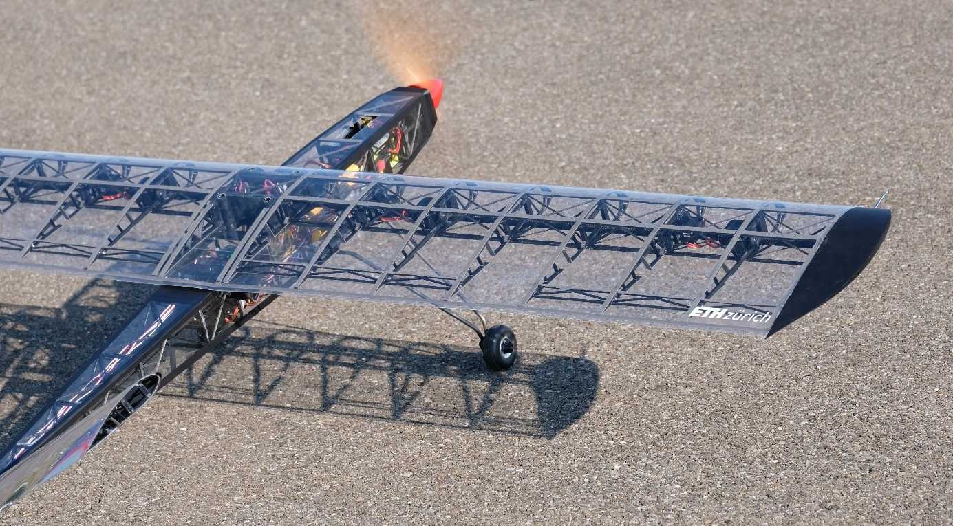 Startbereites Morphing-Flugzeug, hergestellt durch additive Fertigung von Verbundwerkstoffen