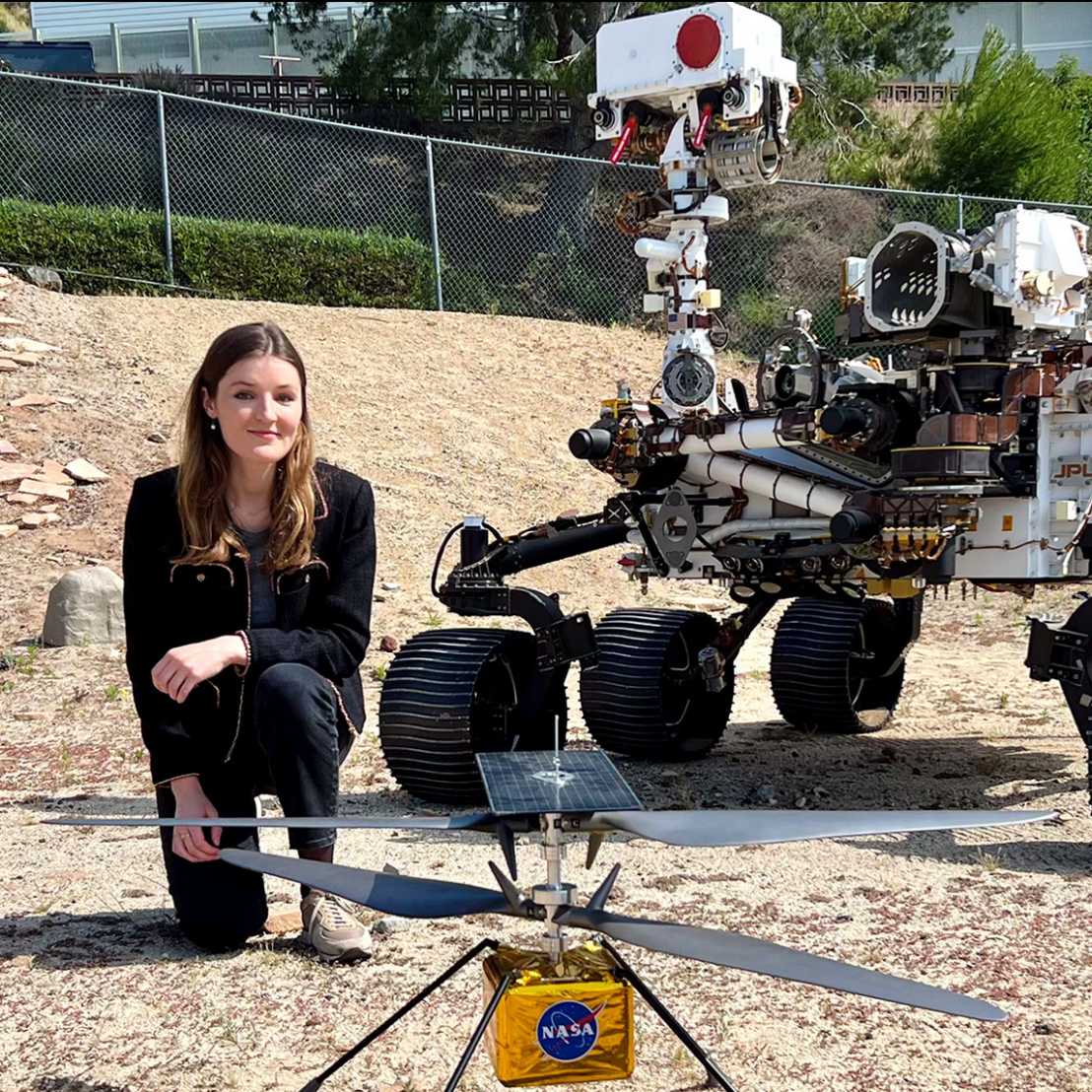 Noah Rothenberg mit Mars Rover und Helikopter