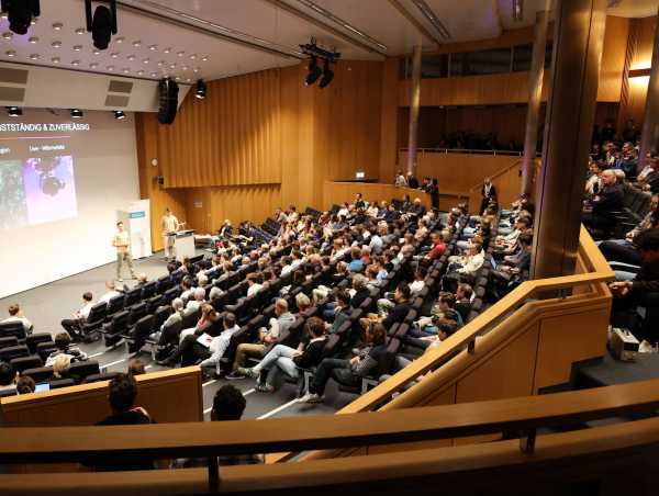 Vergrösserte Ansicht: Gut besuchtes Auditorium