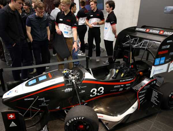 Vergrösserte Ansicht: Elektrisches Rennauto von Formula Student Electric (AMZ).