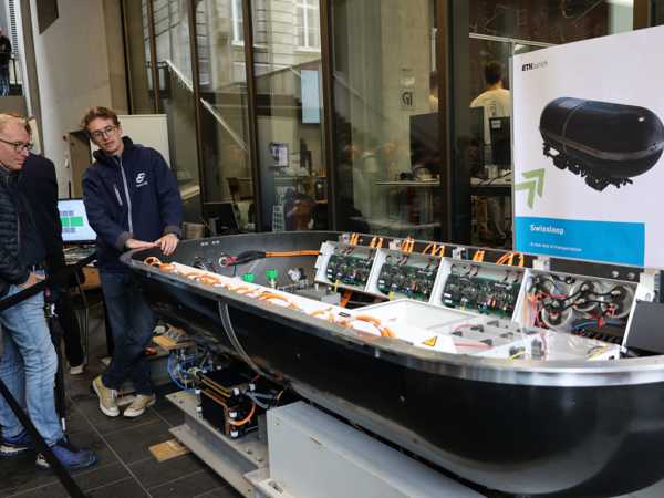 Vergrösserte Ansicht: Swissloop, offener Pod mit Elektronik