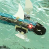 Vergrösserte Ansicht: Roboter-Fisch im Wasser