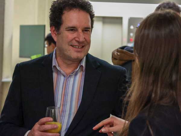 Hod Lipson talking to a female guests during the aperitif