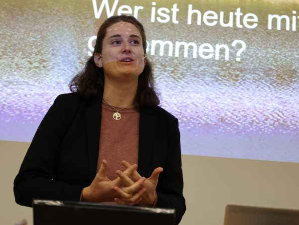 Annik Jeiziner in the lecture hall