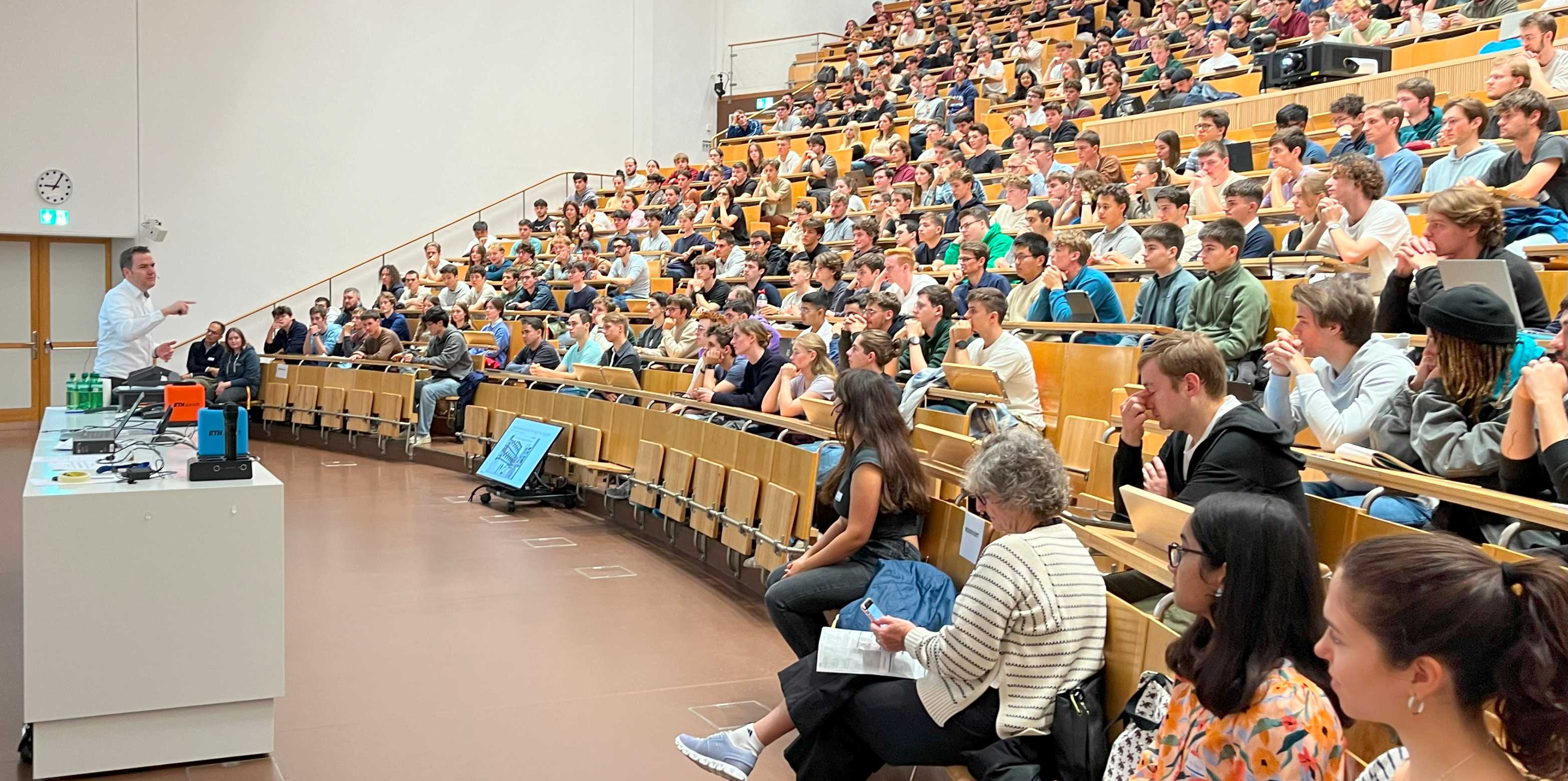 Director of Studies Prof. André Bardow welcomes the new students on 16 September 2024 in the Paul Scherrer lecture hall.