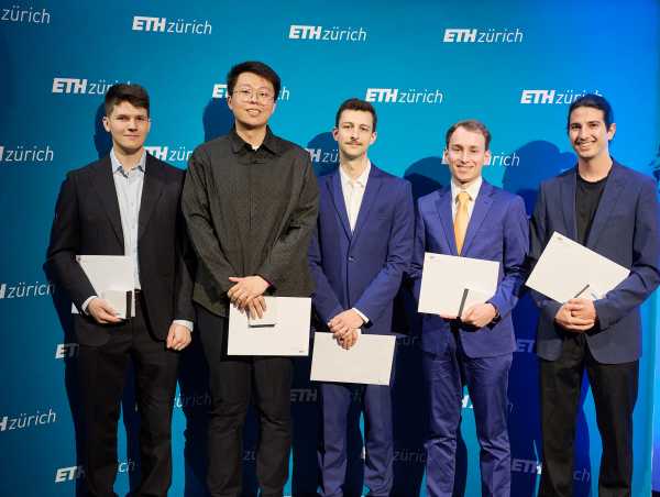 Enlarged view: Graduates with award