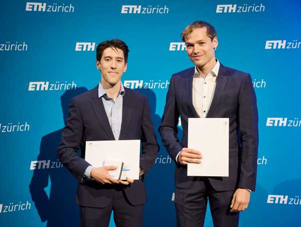 Enlarged view: Graduates with award