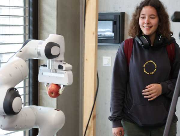 Enlarged view: Robot picks up apple on a visitor's command