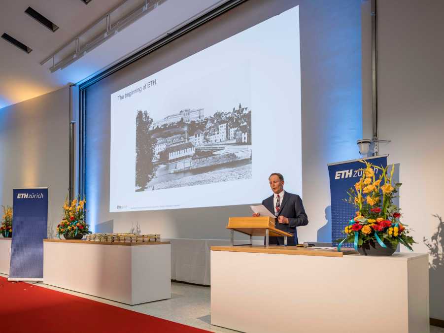 Head of Departement Patrick Jenny holing his speech.