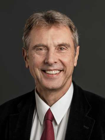 Portrait photo of Professor Pratsinis
